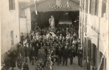 1951: Processione della Madonna Pellegrina. In Galleria Barcella