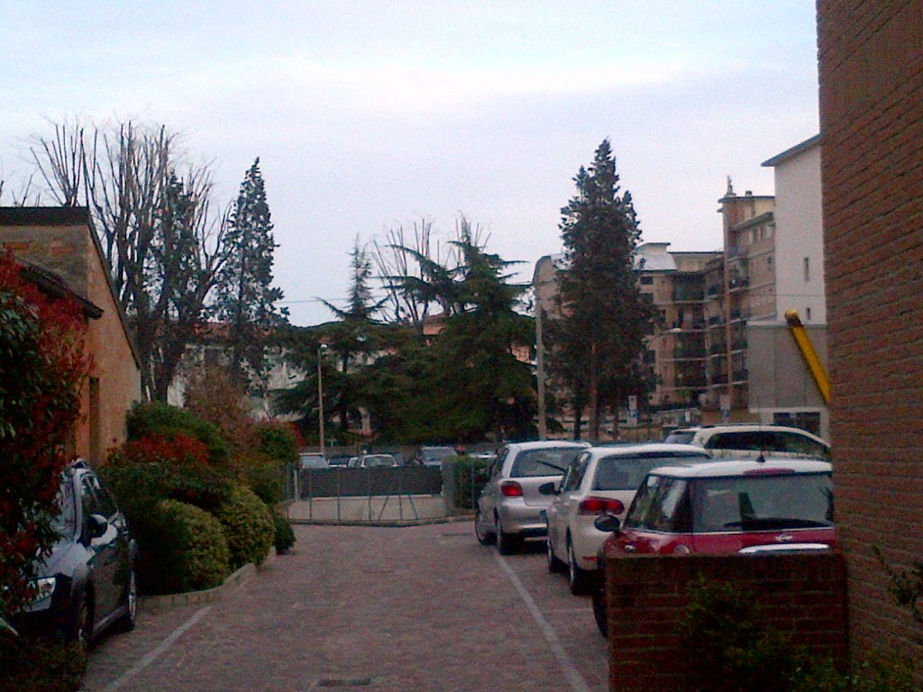 L'attuale parcheggio di Parco Ponci visto da via S. Girolamo