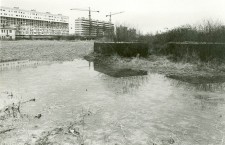 metà anni '70, ci sono ancora i bunker di fronte ai costruendi palazzoni di via Virgilio (da gruppo Facebook Carpenedo)