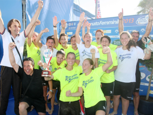 I festeggiamenti per lo scudetto del Mestre Beach Soccer (www.lnd.it)